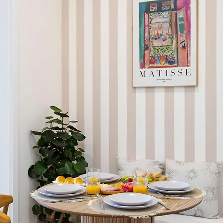 Apartman Sunny Flat With Private Terrace & Bbq By Hostwise