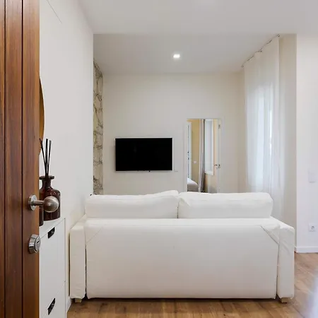 Sunny Flat With Private Terrace & Bbq By Hostwise Porto