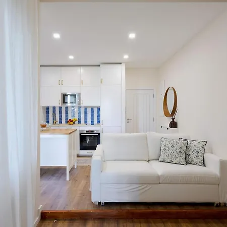 Apartman Sunny Flat With Private Terrace & Bbq By Hostwise *